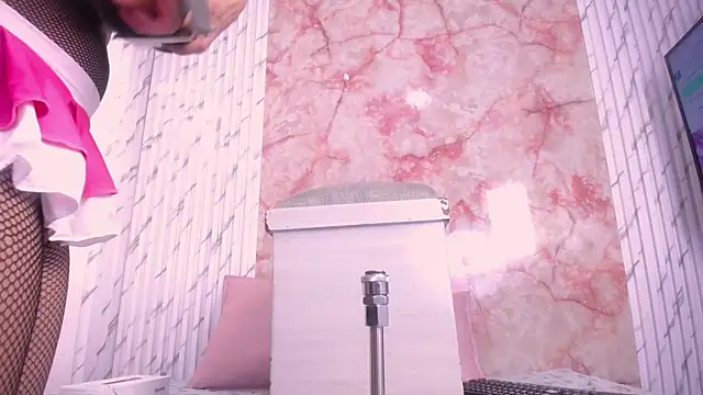 Snapshot of Georgina_Astor chatting on 11.18.25 Georgina Astor online show from 11.18.25