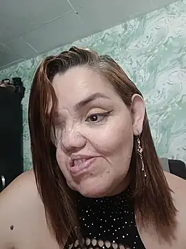 Snapshot of MayaLuna1 chatting on 10.26.25 MayaLuna1 online show from 10.26.25