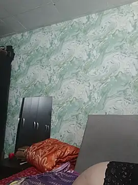 Snapshot of MayaLuna1 chatting on 11.04.25 MayaLuna1 online show from 11.04.25