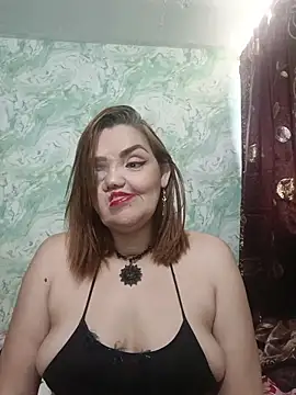 Snapshot of MayaLuna1 chatting on 11.18.25 MayaLuna1 online show from 11.18.25