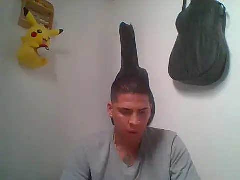 Snapshot of Hardbighotxxx chatting on 03.27.26 Hardbighotxxx online show from 03.27.26