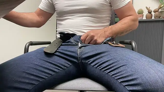 Snapshot of harrys74 chatting on 10.23.25 harrys74 online show from 10.23.25