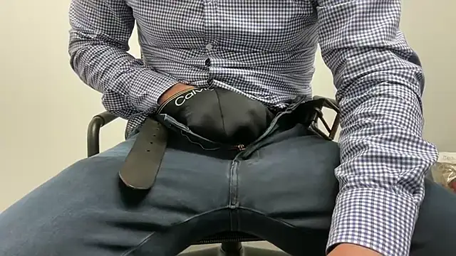 Snapshot of harrys74 chatting on 10.24.25 harrys74 online show from 10.24.25