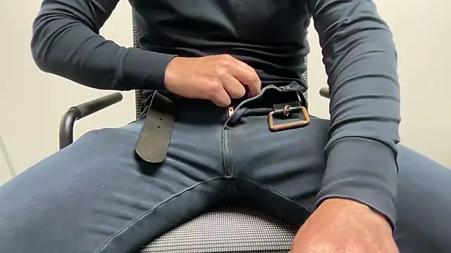 Snapshot of harrys74 chatting on 10.27.25 harrys74 online show from 10.27.25