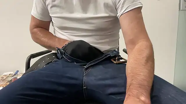 Snapshot of harrys74 chatting on 11.03.25 harrys74 online show from 11.03.25