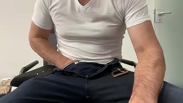 Snapshot of harrys74 chatting on 11.04.25 harrys74 online show from 11.04.25