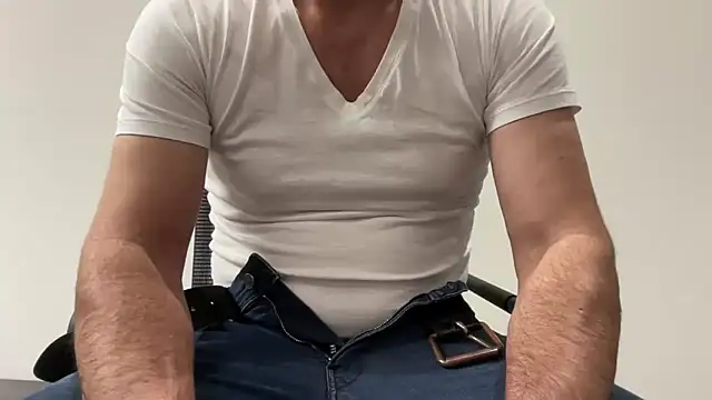 Snapshot of harrys74 chatting on 11.24.25 harrys74 online show from 11.24.25