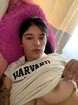 Snapshot of Xiomi_sexx chatting on 10.31.25 Xiomi sexx online show from 10.31.25