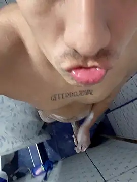 Snapshot of Exotic19cm chatting on 11.11.25 Exotic19cm online show from 11.11.25