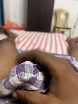 Snapshot of usermood2000 chatting on 10.11.25 usermood2000 online show from 10.11.25