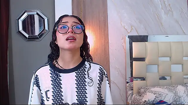 Snapshot of honeymoon_12 chatting on 02.12.26 honeymoon 12 online show from 02.12.26