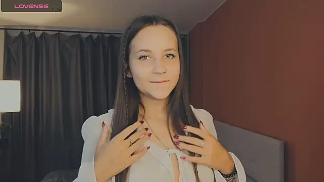 Snapshot of day_may chatting on 10.29.25 day may online show from 10.29.25