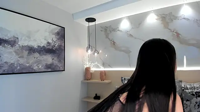 Snapshot of SolAvelar chatting on 06.17.26 SolAvelar online show from 06.17.26