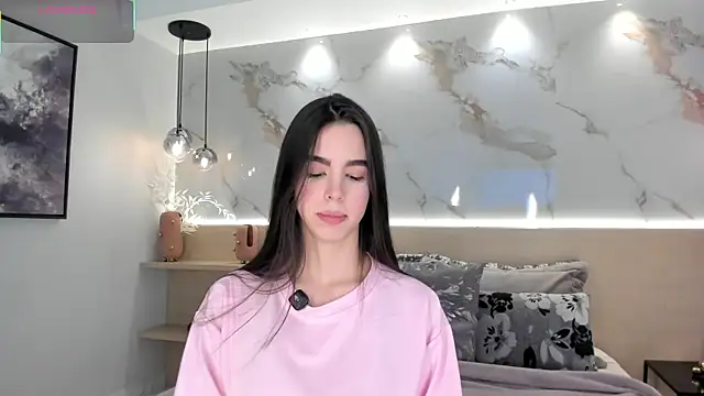 Snapshot of SolAvelar chatting on 06.21.26 SolAvelar online show from 06.21.26