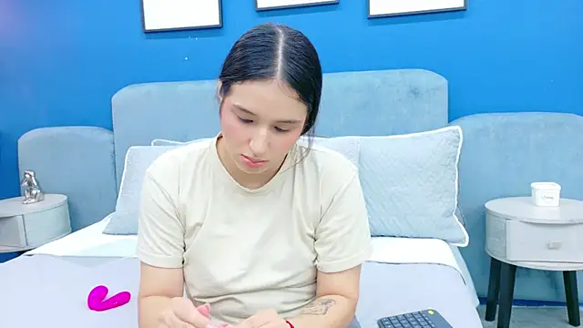 Ashley Evans22 online show from 11.14.25