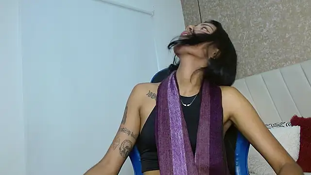 Snapshot of babilett chatting on 10.11.25 babilett online show from 10.11.25