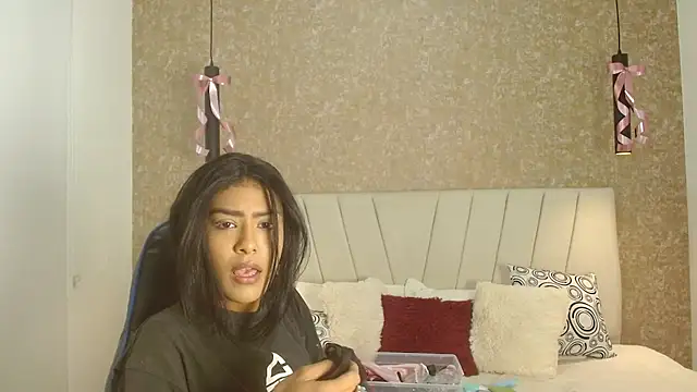 Snapshot of babilett chatting on 10.18.25 babilett online show from 10.18.25