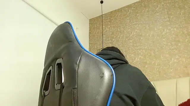 Snapshot of babilett chatting on 10.21.25 babilett online show from 10.21.25