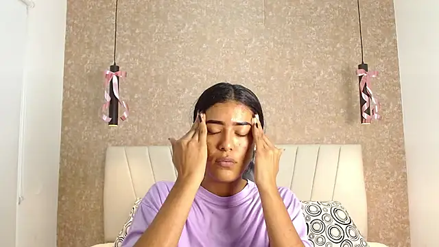 Snapshot of babilett chatting on 10.27.25 babilett online show from 10.27.25