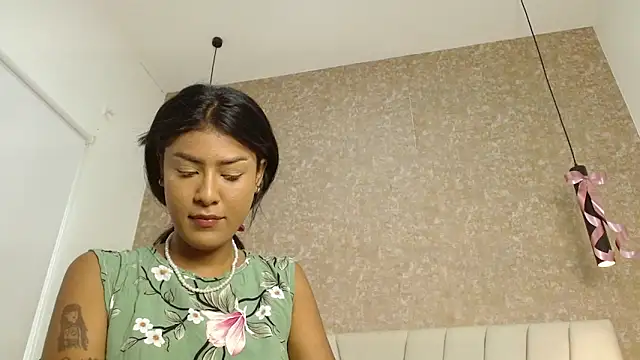 Snapshot of babilett chatting on 11.15.25 babilett online show from 11.15.25