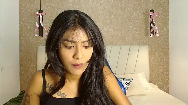 Snapshot of babilett chatting on 11.20.25 babilett online show from 11.20.25