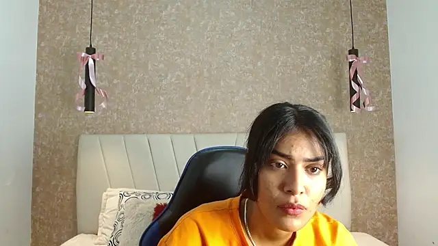 Snapshot of babilett chatting on 11.23.25 babilett online show from 11.23.25