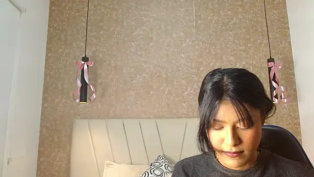 Snapshot of babilett chatting on 11.25.25 babilett online show from 11.25.25