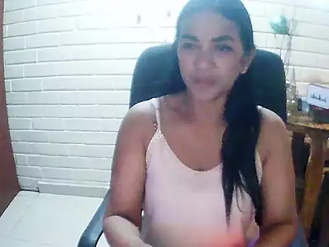 MiiaVelasquez online show from 11.25.25