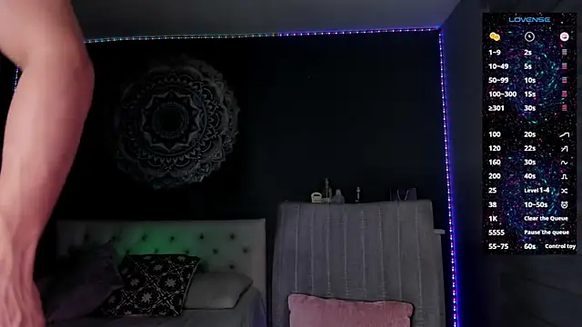 Snapshot of TianZilac chatting on 12.19.25 TianZilac online show from 12.19.25