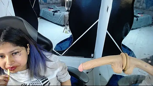 Snapshot of konojan_6 chatting on 11.26.25 konojan 6 online show from 11.26.25