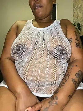 Snapshot of fatpussydallx chatting on 11.30.25 fatpussydallx online show from 11.30.25