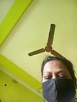 Snapshot of KITTUAAA chatting on 11.15.25 KITTUAAA online show from 11.15.25