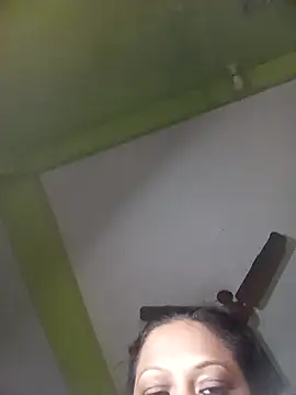 Snapshot of KITTUAAA chatting on 11.17.25 KITTUAAA online show from 11.17.25