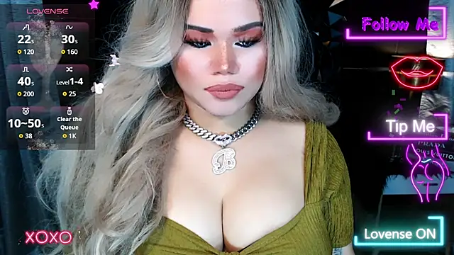 Snapshot of xHugeHarleySelfsuckerx chatting on 10.23.25 xHugeHarleySelfsuckerx online show from 10.23.25