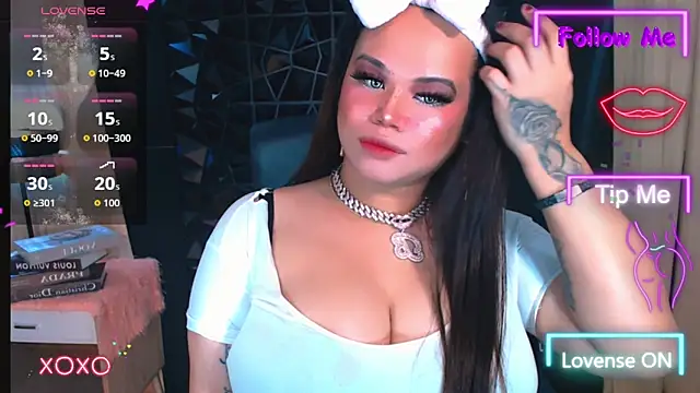 Snapshot of xHugeHarleySelfsuckerx chatting on 11.08.25 xHugeHarleySelfsuckerx online show from 11.08.25