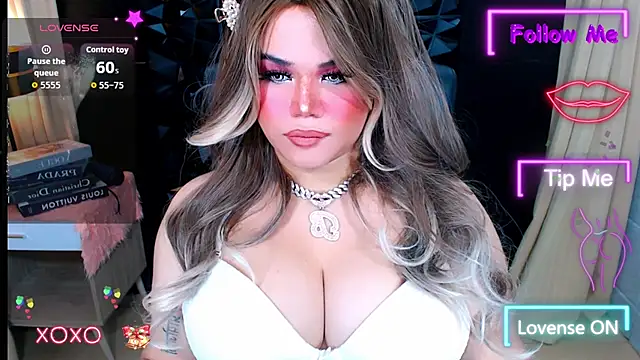 Snapshot of xHugeHarleySelfsuckerx chatting on 11.21.25 xHugeHarleySelfsuckerx online show from 11.21.25