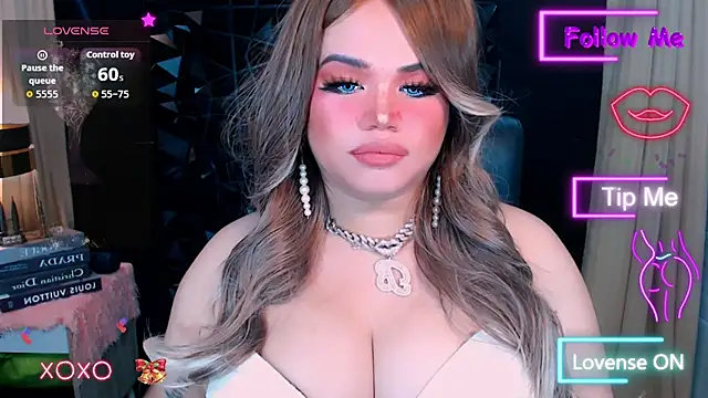 Snapshot of xHugeHarleySelfsuckerx chatting on 11.25.25 xHugeHarleySelfsuckerx online show from 11.25.25