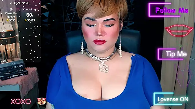 Snapshot of xHugeHarleySelfsuckerx chatting on 11.29.25 xHugeHarleySelfsuckerx online show from 11.29.25