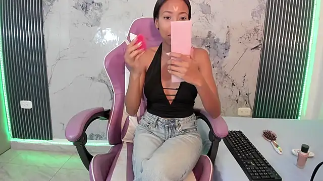 Mia Duarte1 online show from 12.20.25