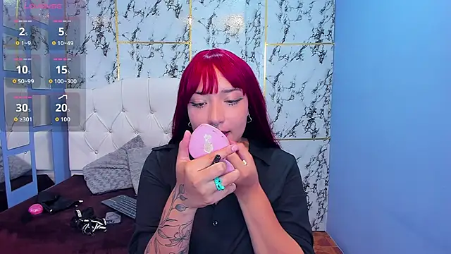 Itsuki N online show from 10.10.25