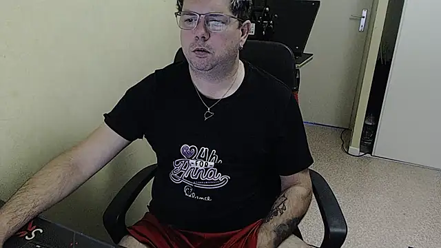 Snapshot of blueandwhite1 chatting on 12.18.24 blueandwhite1 online show from 12.18.24