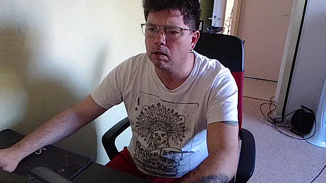 Snapshot of blueandwhite1 chatting on 10.30.25 blueandwhite1 online show from 10.30.25