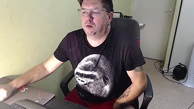 Snapshot of blueandwhite1 chatting on 11.01.25 blueandwhite1 online show from 11.01.25