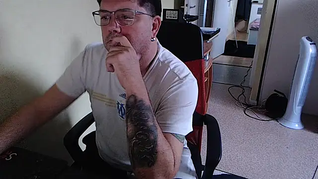 Snapshot of blueandwhite1 chatting on 11.06.25 blueandwhite1 online show from 11.06.25