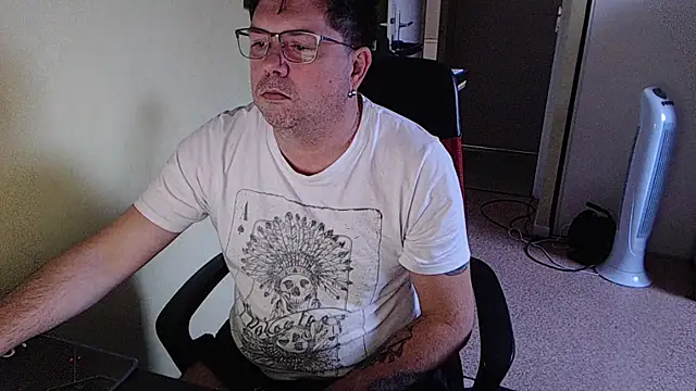 Snapshot of blueandwhite1 chatting on 11.13.25 blueandwhite1 online show from 11.13.25