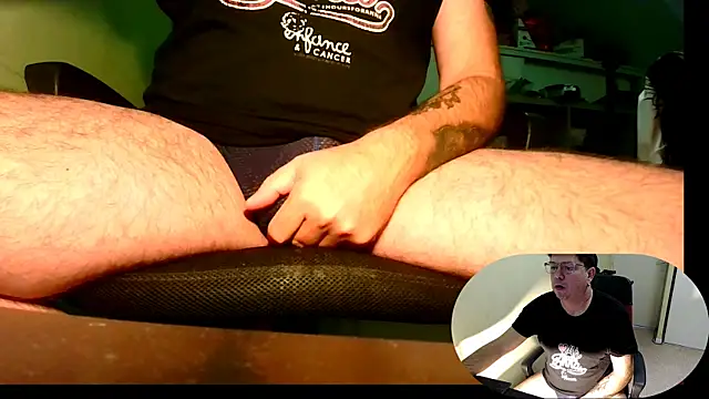 Snapshot of blueandwhite1 chatting on 11.19.25 blueandwhite1 online show from 11.19.25