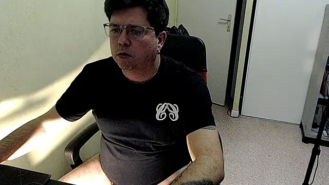 Snapshot of blueandwhite1 chatting on 12.02.25 blueandwhite1 online show from 12.02.25