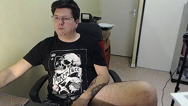 Snapshot of blueandwhite1 chatting on 12.15.25 blueandwhite1 online show from 12.15.25