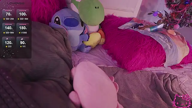 Snapshot of _chloe_moons_ chatting on 12.13.25 chloe moons online show from 12.13.25