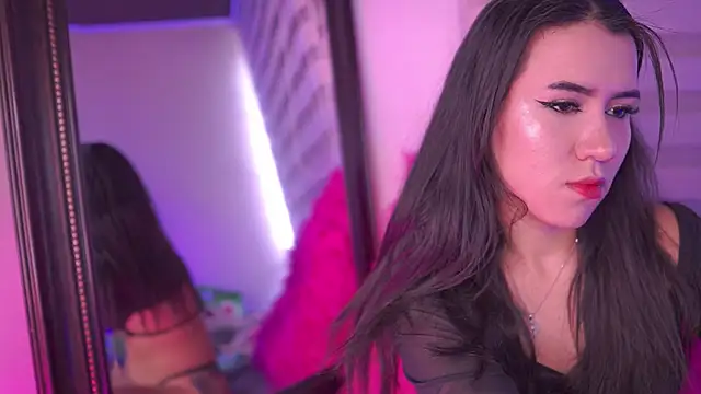 Snapshot of _chloe_moons_ chatting on 12.14.25 chloe moons online show from 12.14.25